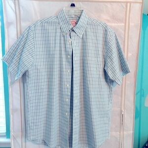Brooks Brothers short sleeve non wrinkle shirt. Like new condition, plaid